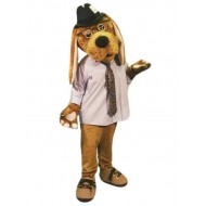 Perro marrón en traje de la mascota de camisa blanca con sombrero negro