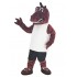 Atleta del dragón rojo en traje de la mascota de la camiseta blanca