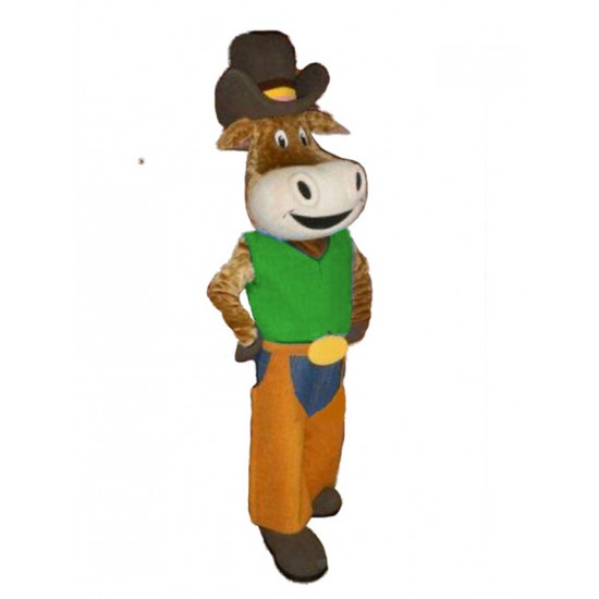 Divertido buey vaquero en traje de la mascota de camisa verde