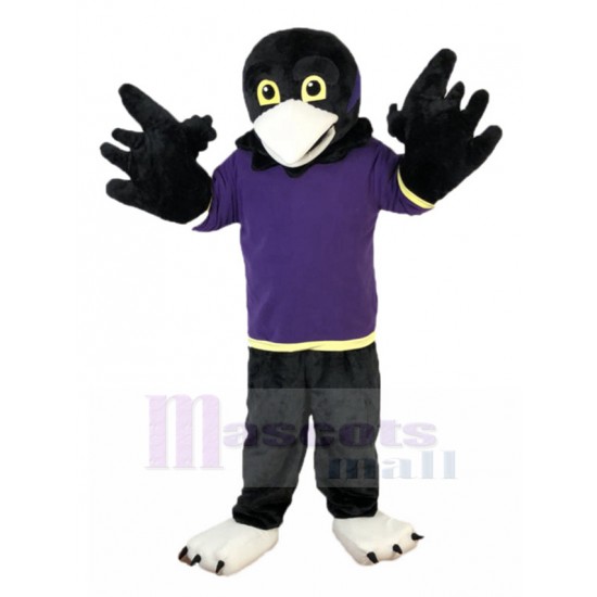 Schwarzer Adler Maskottchen Kostüm im lila Hemd Tier