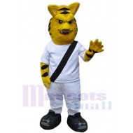 Heftiger gelber Tiger Maskottchen Kostüm Tier in weißer Sportbekleidung