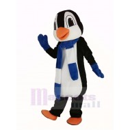 Pinguin Maskottchen Kostüm mit blau-weißem Schal Tier