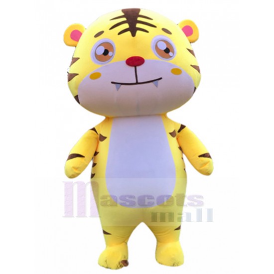Ruhig Gelber Tiger Maskottchen Kostüm mit weißem Bauch Karikatur