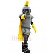 Grauer Ritter Maskottchen Kostüm mit gelbem Cape Menschen